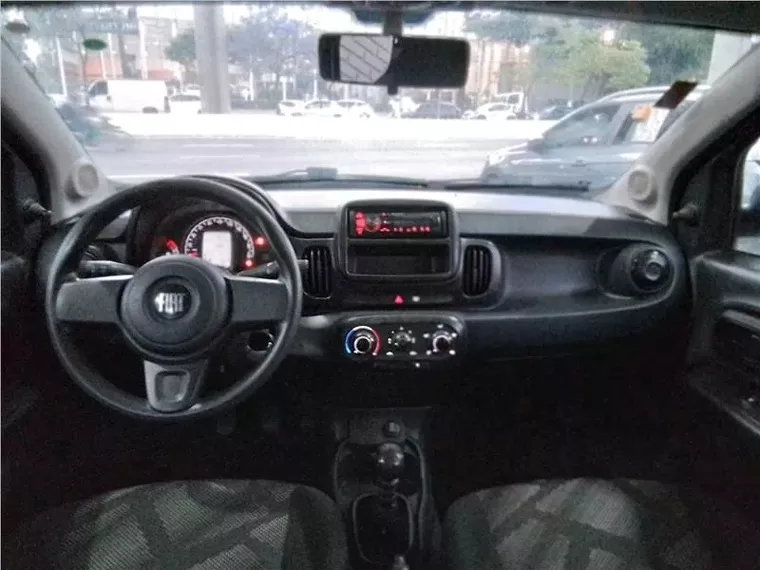 Fiat Mobi Prata 3