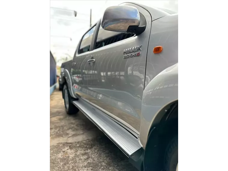 Toyota Hilux Prata 4