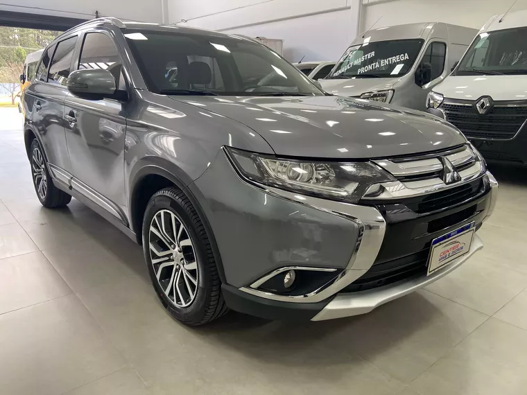 Mitsubishi Outlander Prata 4