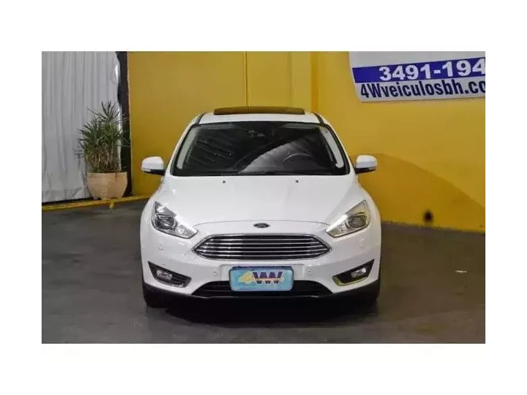 Ford Focus Branco 4