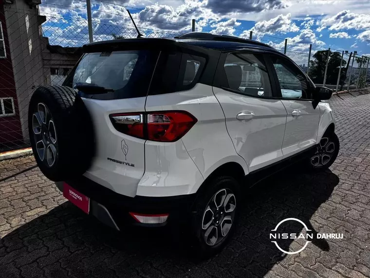 Ford Ecosport Branco 4