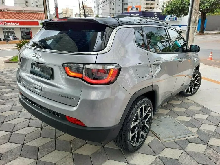 Ford Explorer Cinza 4