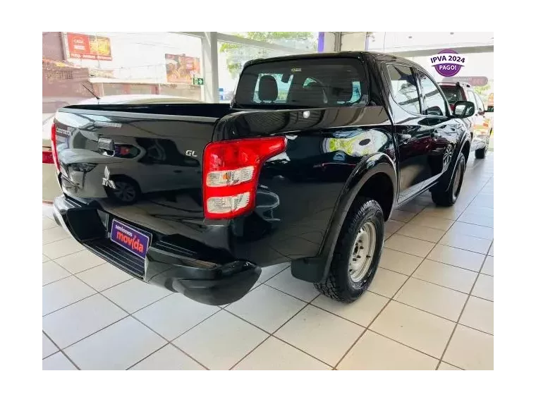 Mitsubishi L200 Preto 8