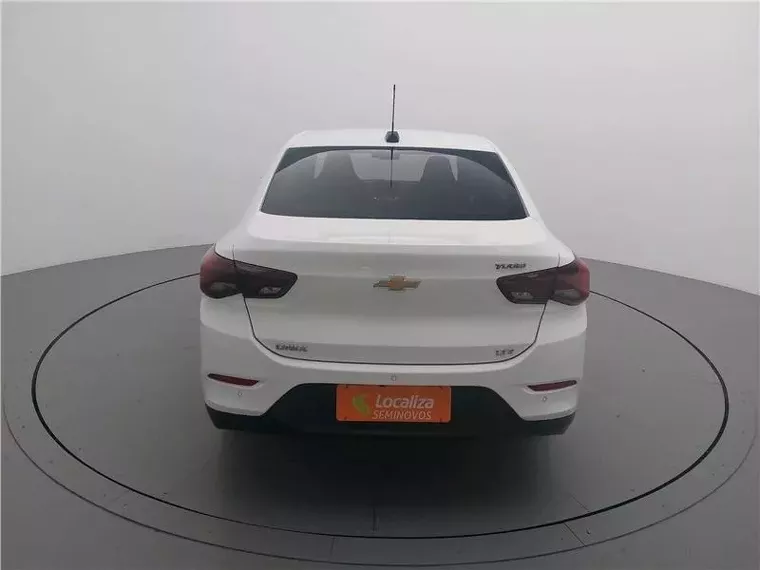 Chevrolet Onix Branco 19