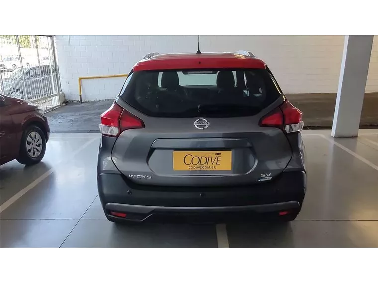 Nissan Kicks Cinza 2