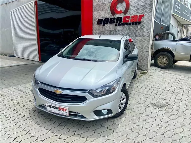 Chevrolet Onix Prata 4