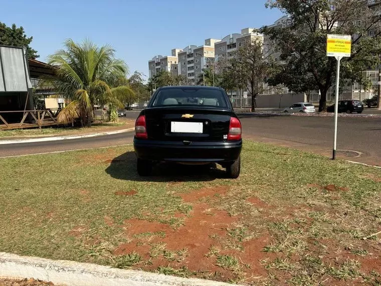 Chevrolet Classic Preto 6