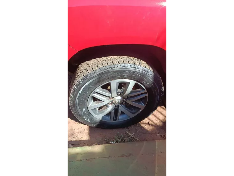 Toyota Hilux Vermelho 16