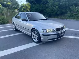 320i