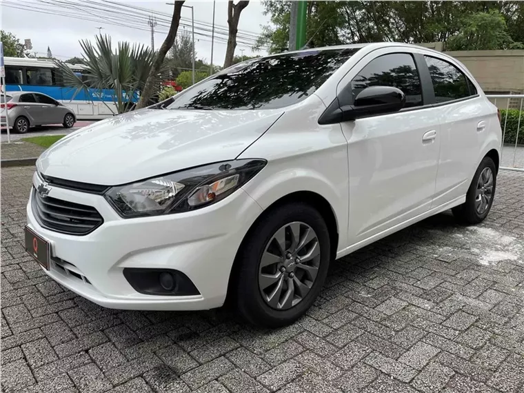 Chevrolet Onix Branco 11