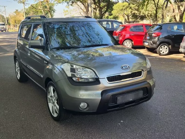 KIA Soul Cinza 2