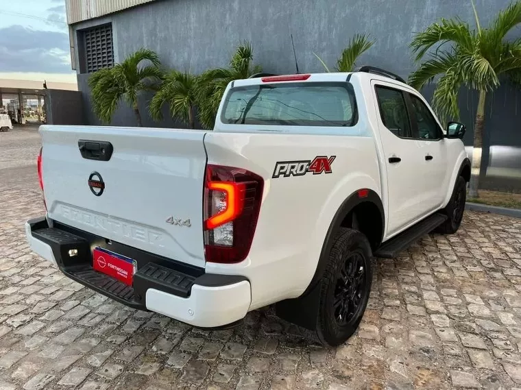 Nissan Frontier Branco 6