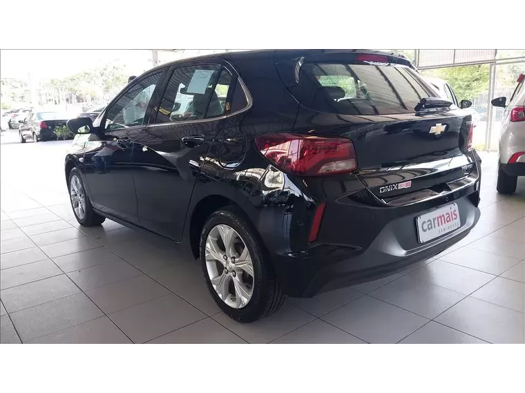 Chevrolet Onix Preto 3