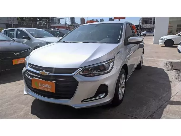 Chevrolet Onix Prata 5