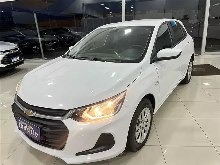 Chevrolet Onix Branco 9