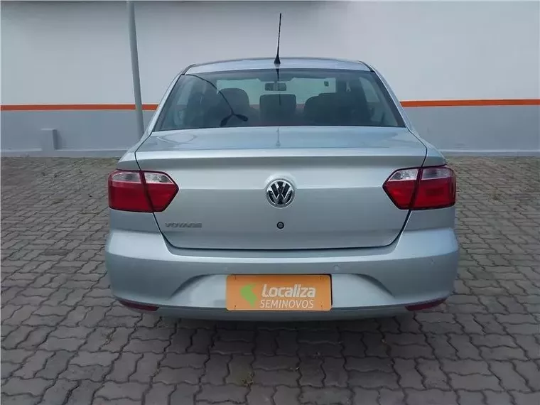 Volkswagen Voyage Prata 2