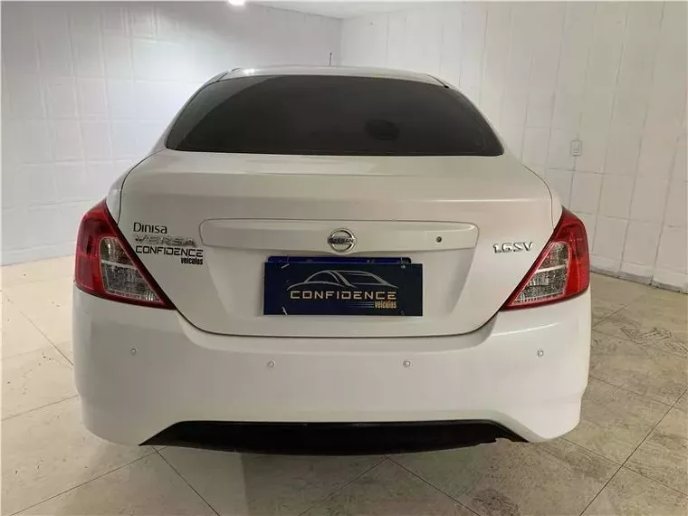 Nissan Versa Branco 5