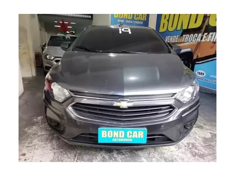 Chevrolet Onix Cinza 1