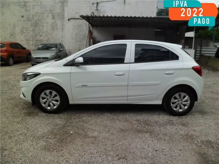 Chevrolet Onix Branco 8