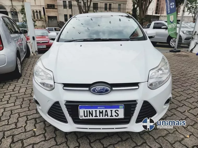 Ford Focus Branco 13