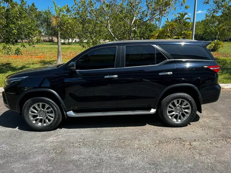 Toyota Hilux SW4 Preto 11