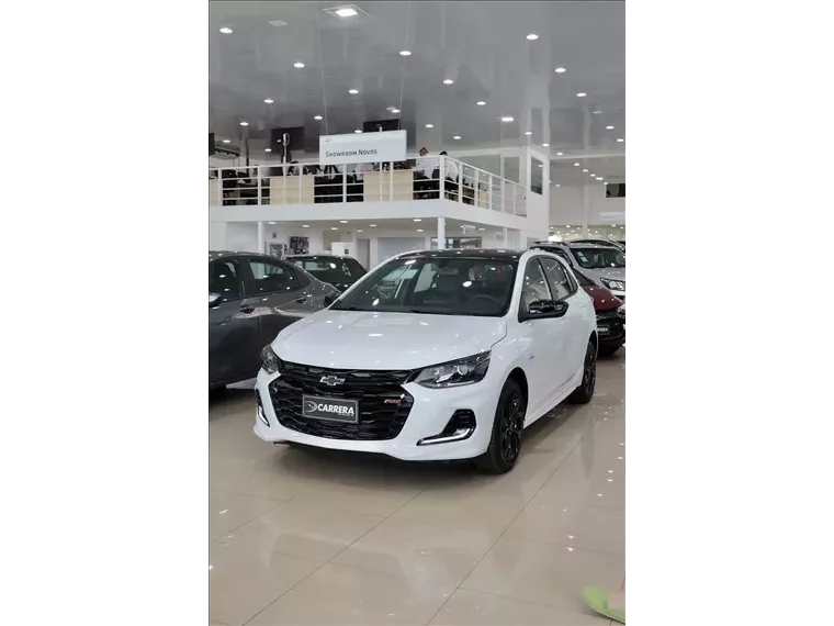 Chevrolet Onix Branco 9