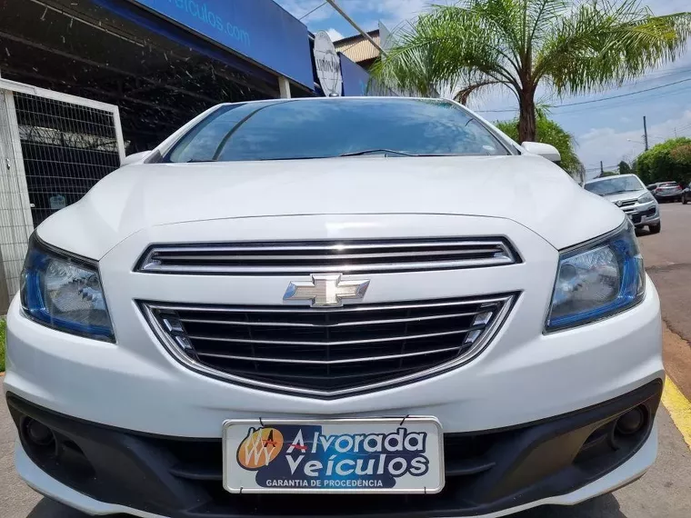 Chevrolet Onix Branco 3