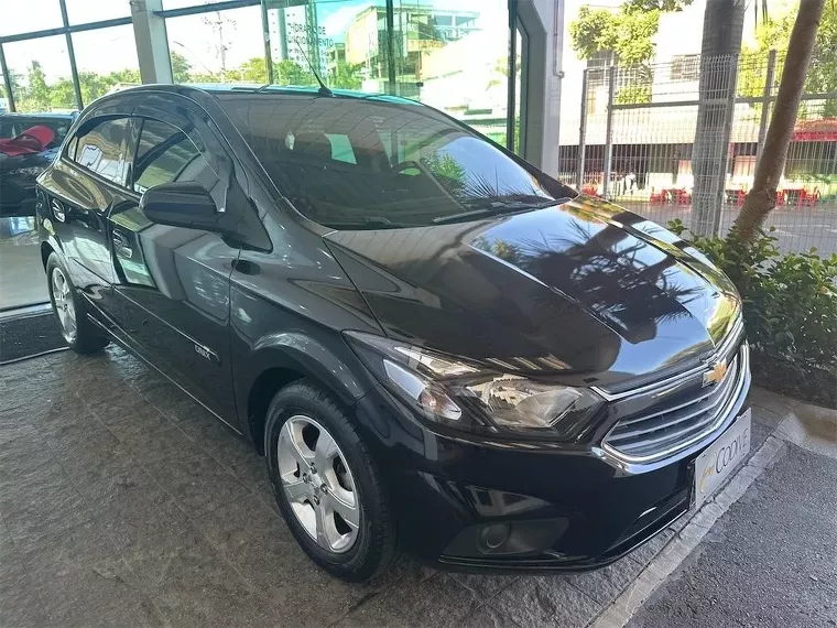 Chevrolet Onix Preto 9