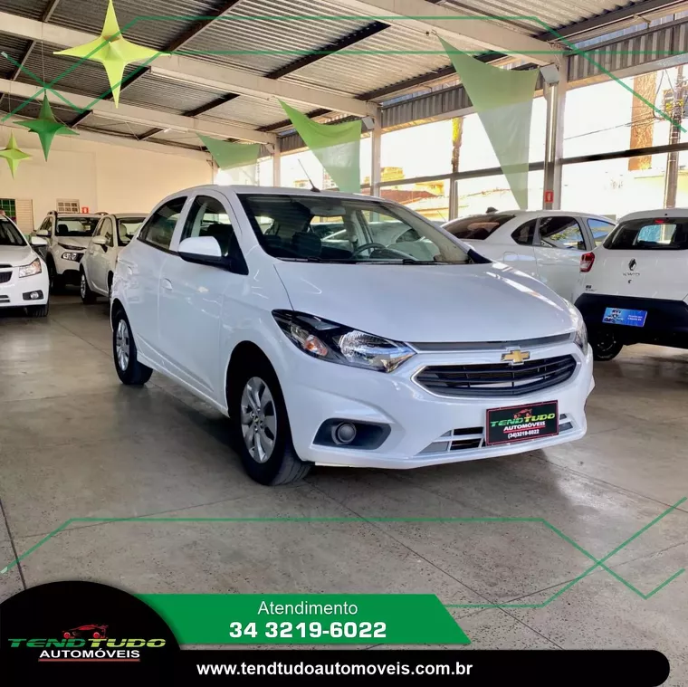 Chevrolet Onix Branco 8