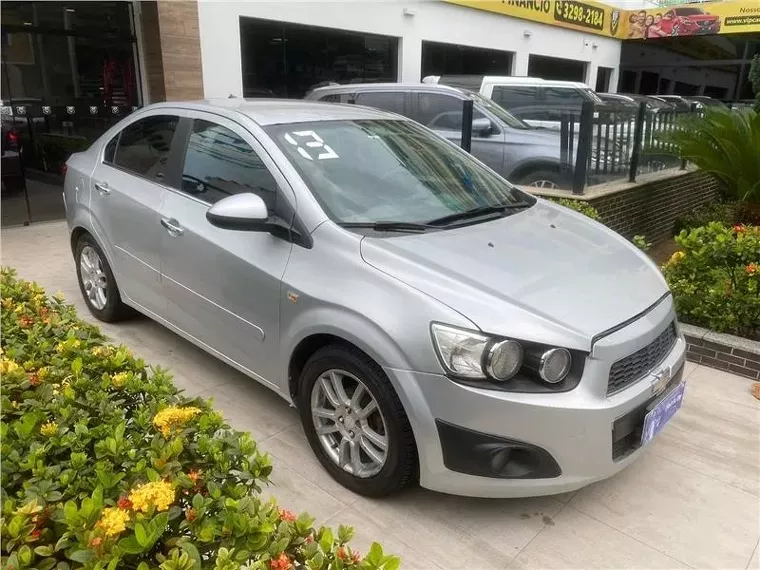 Chevrolet Sonic Prata 9