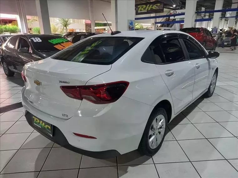 Chevrolet Onix Branco 1