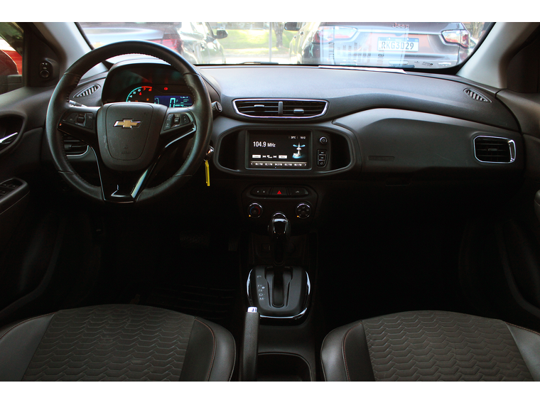 Chevrolet Onix Vermelho 2