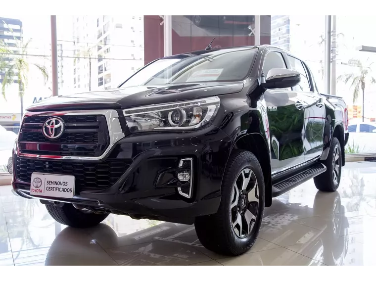 Toyota Hilux Preto 11