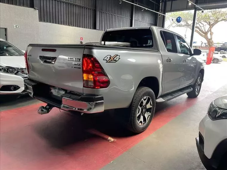 Toyota Hilux Prata 3