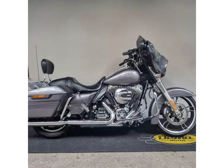 Harley-Davidson Street Glide Cinza 1