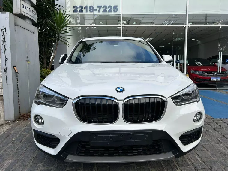 BMW X1 Branco 10