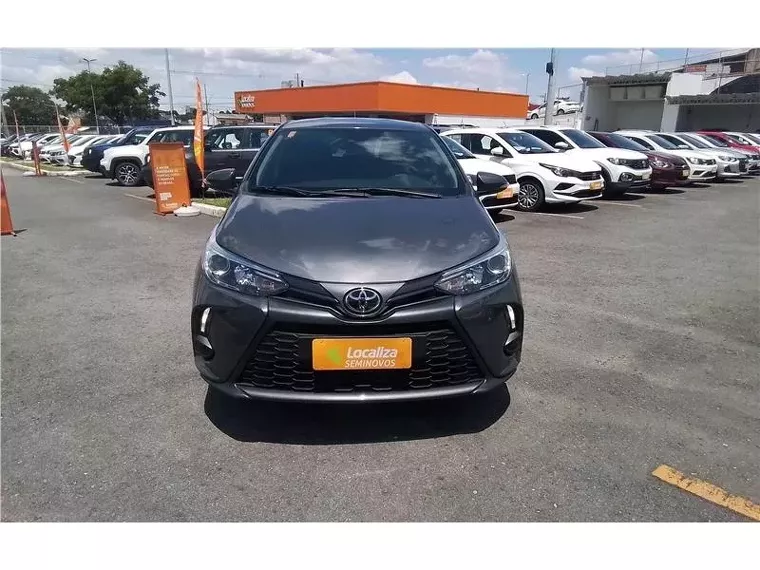 Toyota Yaris Cinza 4