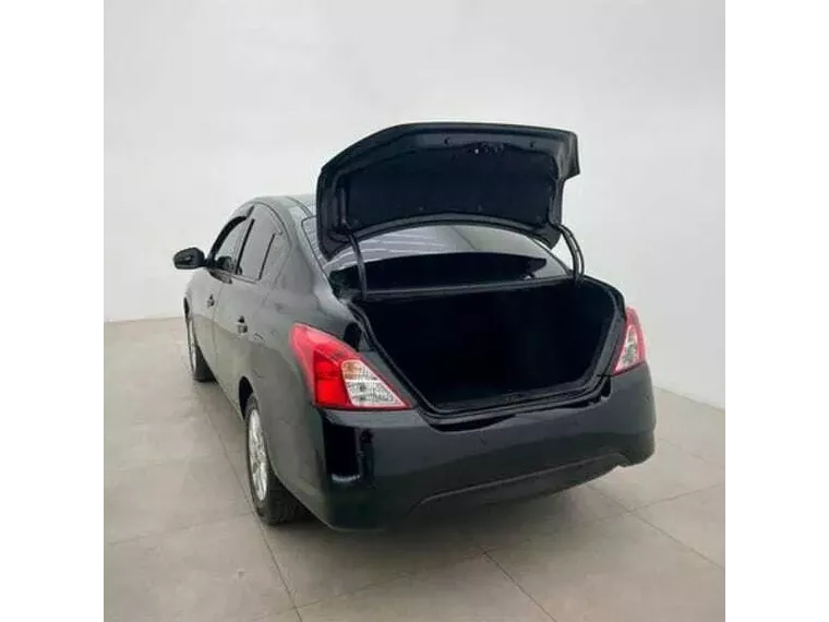 Nissan Versa Preto 5