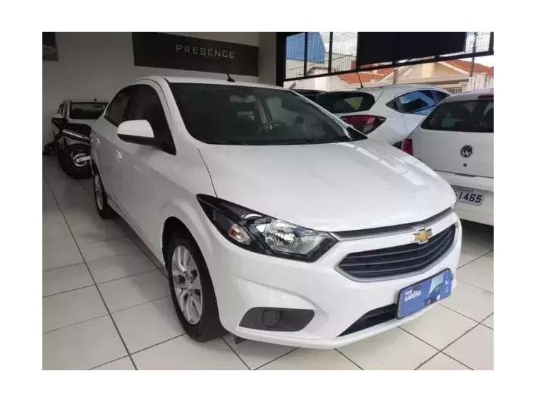 Chevrolet Prisma Branco 3