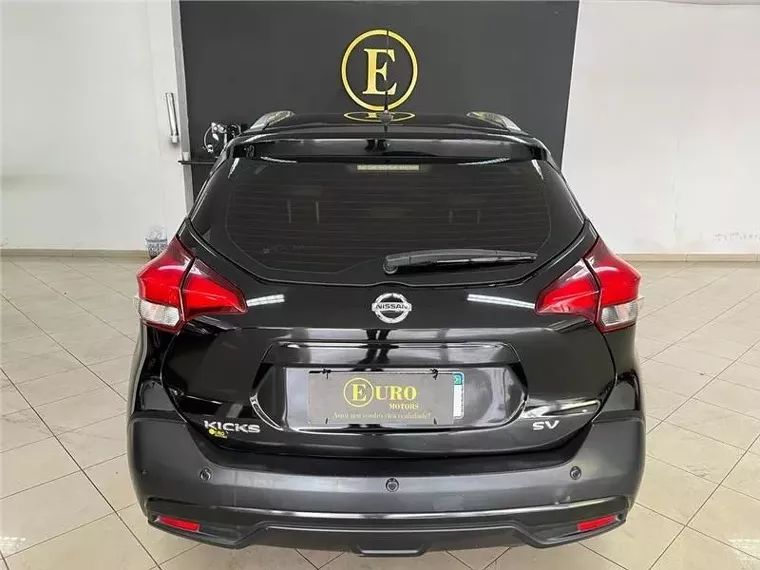 Nissan Kicks Preto 11