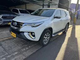 Toyota Hilux SW4