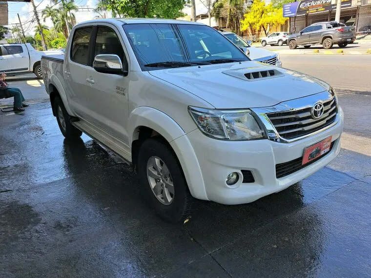 Toyota Hilux Branco 4