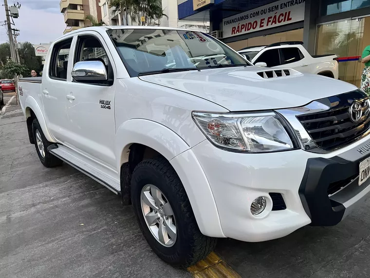 Toyota Hilux Branco 12