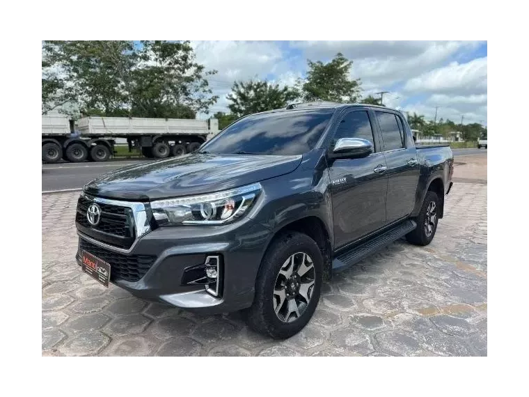 Toyota Hilux Cinza 1