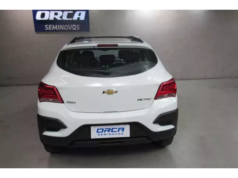 Chevrolet Onix Branco 7