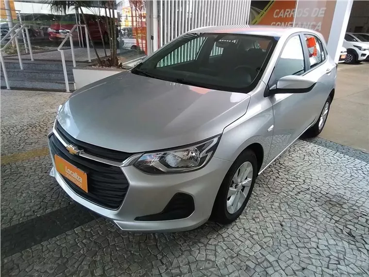 Chevrolet Onix Prata 2