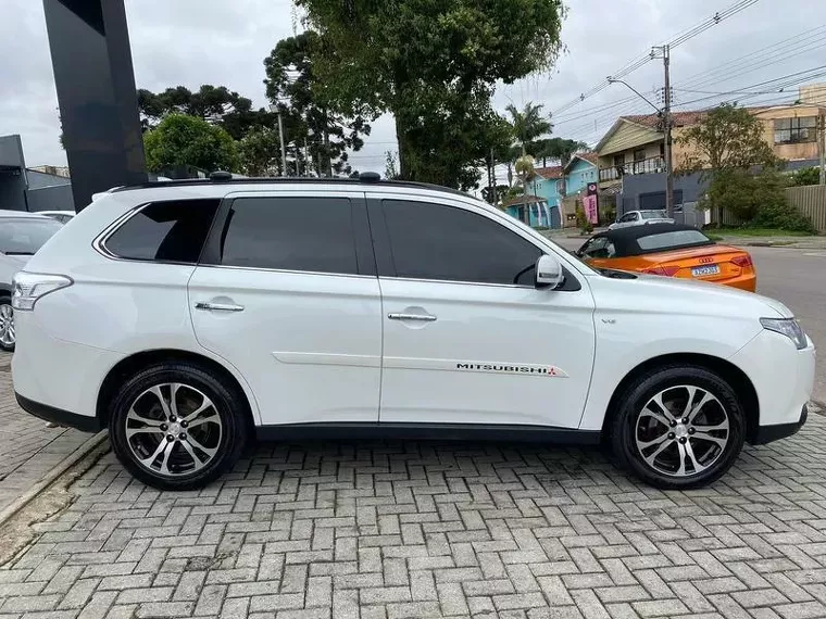 Mitsubishi Outlander Branco 1