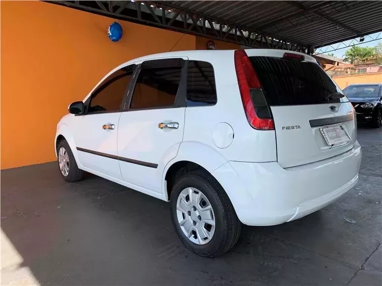 Ford Fiesta Branco 4