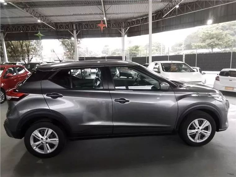 Nissan Kicks Cinza 3