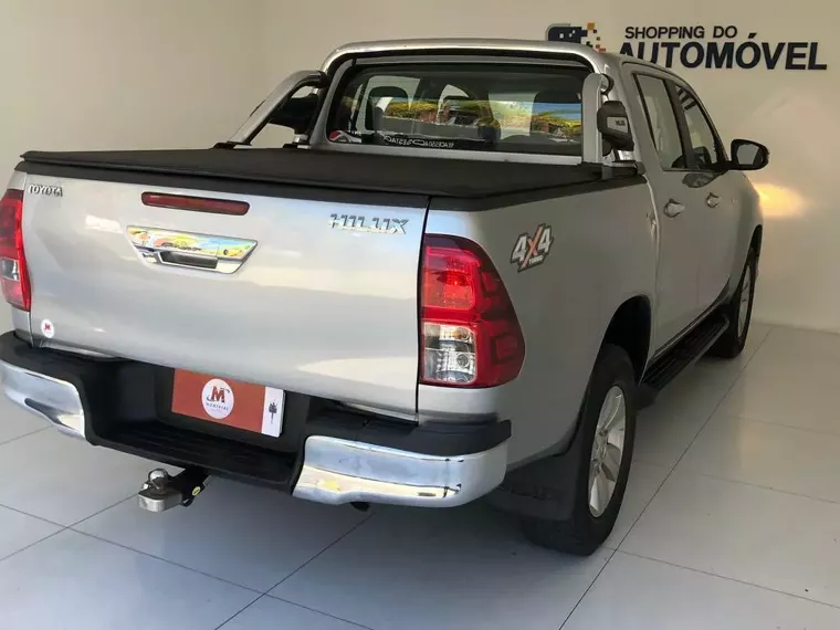 Toyota Hilux Prata 17